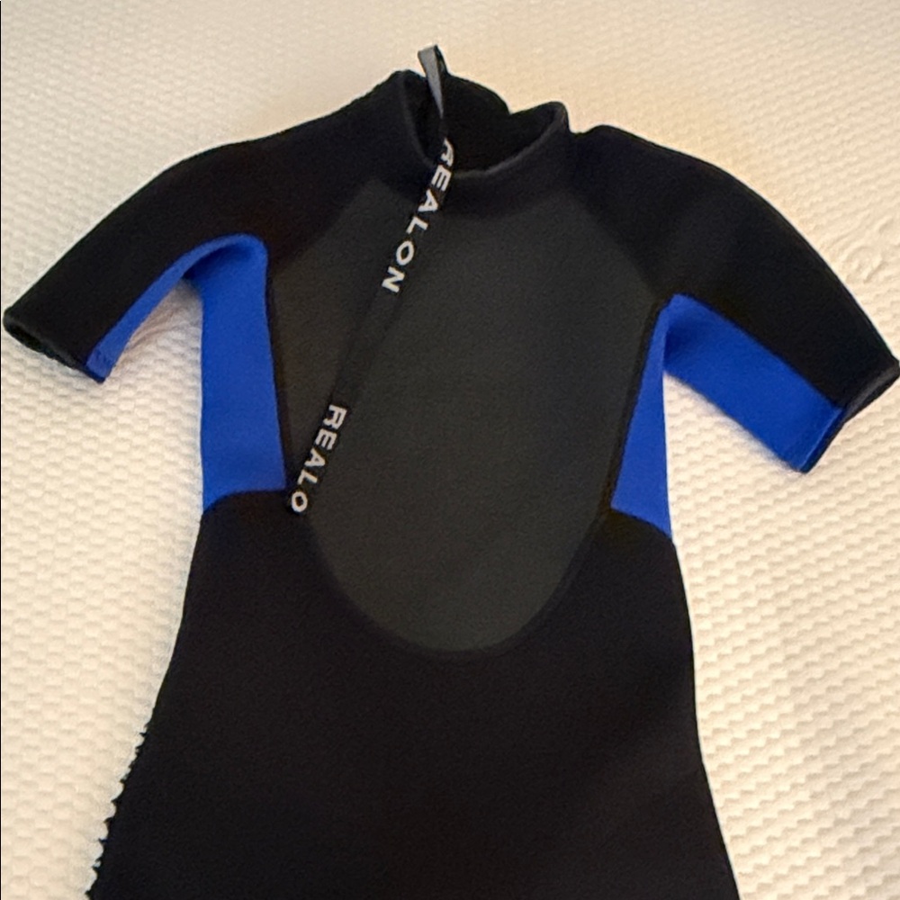 Kids Black and Blue wetsuit - Picture 3 of 4